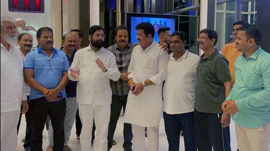Maharashtra Shiv Sena MLA Dadaji Bhuse, MLA Sanjay Rathod and MLC Ravindra Phatak with Eknath Shinde, at Radisson Blu hotel in Guwahati, on Thursday. (ANI) Maharashtra Shiv Sena MLA Dadaji Bhuse, MLA Sanjay Rathod and MLC Ravindra Phatak with Eknath Shinde, at Radisson Blu hotel in Guwahati, on Thursday. (ANI)