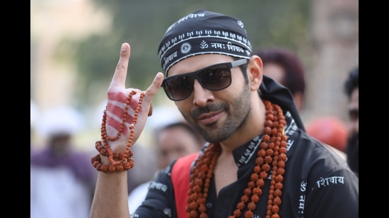 Kartik Aaryan in a still from Bhool Bhulaiyaa 2