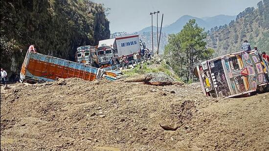 Jammu-Srinagar highway remains shut for third day after landslides due ...