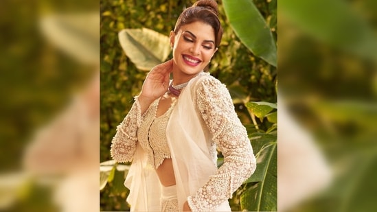 Jacqueline Fernandez takes a catch at the right time.  Her lovely smile will surely mesmerize you.  (Instagram/@jacquelinef123)
