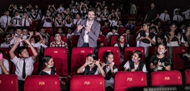 Kartik Aaryan is all smiles amid kids during a special screening of Bhool Bhulaiyaa 2 for an NGO Kartik Aaryan is all smiles amid kids during a special screening of Bhool Bhulaiyaa 2 for an NGO