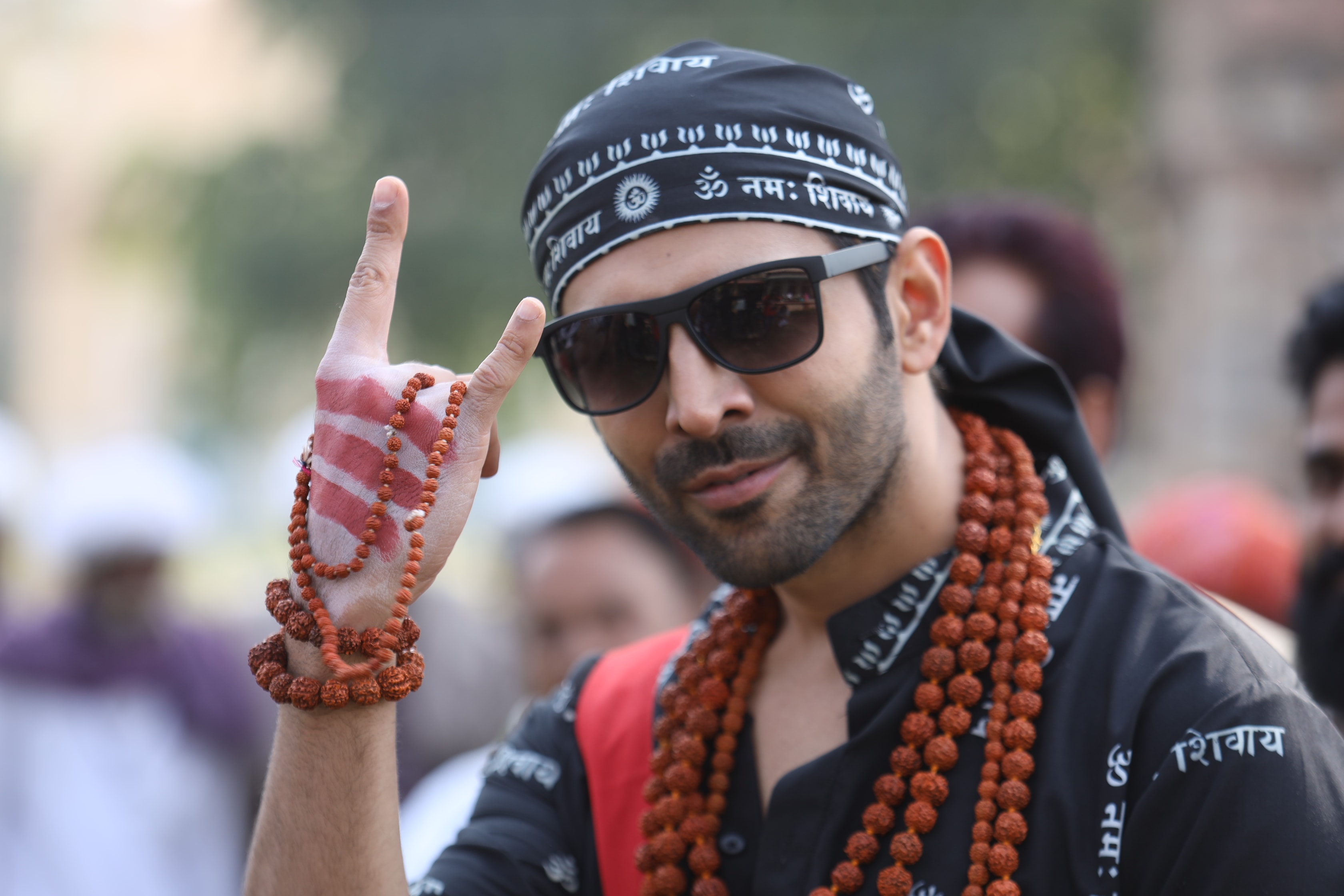 Kartik Aaryan in a still from Bhool Bhulaiyaa 2 Kartik Aaryan in a still from Bhool Bhulaiyaa 2