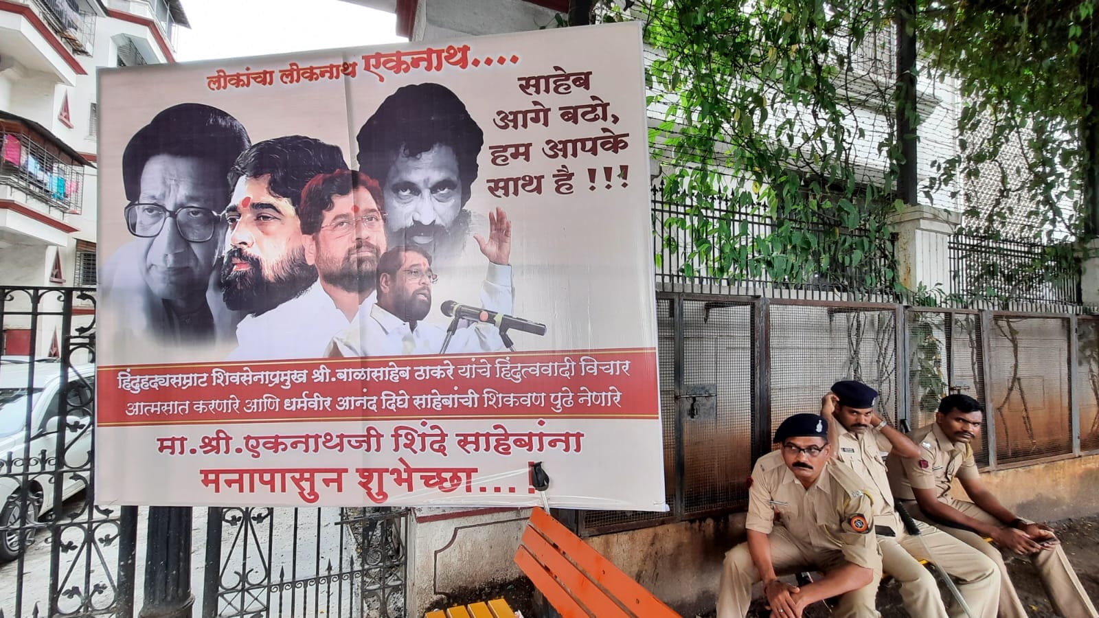 Poster supporting Eknath Shinde(Hindustan Times) Poster supporting Eknath Shinde(Hindustan Times)