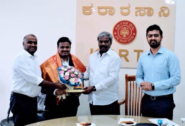 Anurag Daru, an engineer by profession, (second from left) secured the 569th rank in UPSC with history as his optional subject. (Source: Twitter/KSRTC_Journeys) Anurag Daru, an engineer by profession, (second from left) secured the 569th rank in UPSC with history as his optional subject. (Source: Twitter/KSRTC_Journeys)