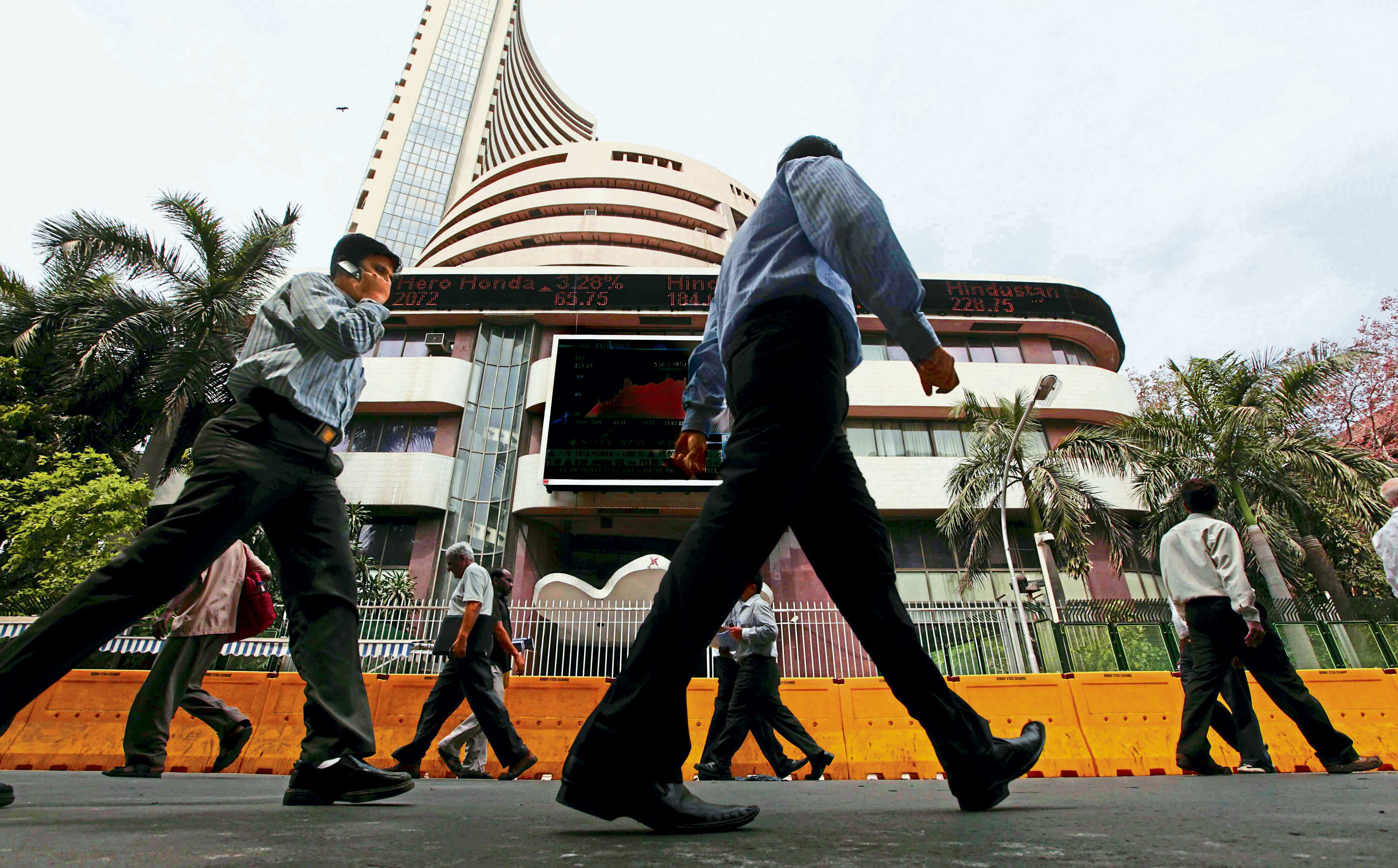Sensex rises 443 points to end day at 52,266; Nifty closes session at 15,575. (MINT_PRINT) Sensex rises 443 points to end day at 52,266; Nifty closes session at 15,575. (MINT_PRINT)