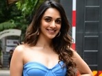 Kiara Advani and the entire star cast of JugJugg Jeeyo arrived on the sets of DID Lil Masters to promote their film. Paparazzi clicked Kiara with Varun Dhawan, Anil Kapoor, Maniesh Paul and Prajakta Koli outside the show's set. While all the stars donned stunning looks for the occasion, we especially loved Kiara in the little blue dress she chose for the promotional event. Scroll ahead to check out her pictures in the ensemble.(HT Photo/Varinder Chawla)