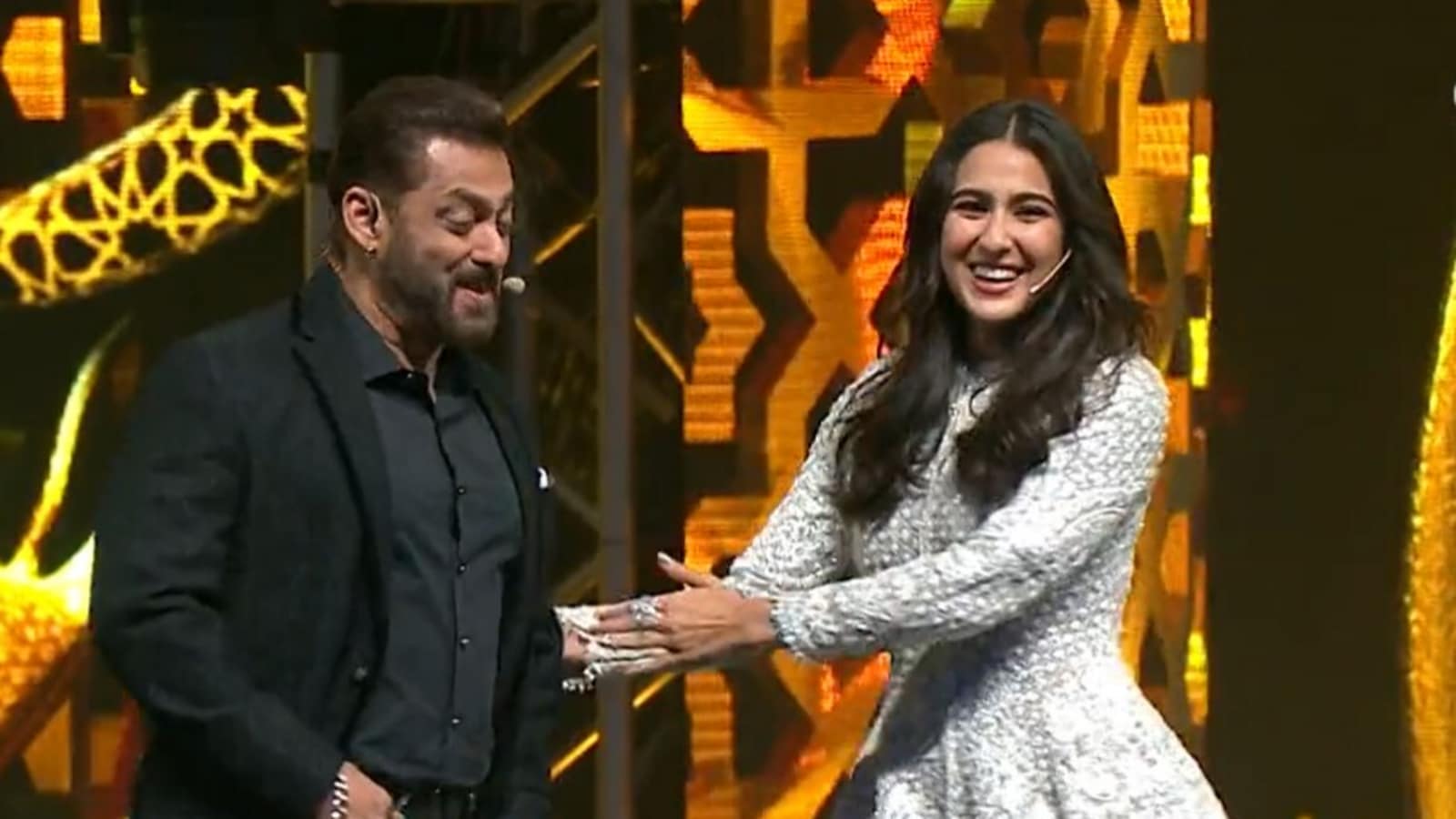 Salman Khan Ki Xnxx - Sara Ali Khan calls Salman Khan 'uncle', he jokes 'your film is gone now'.  Watch | Bollywood - Hindustan Times