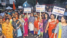 Shiv Sena workers outside Matoshree, Bandra, in support of chief minister Uddhav Thackeray on Friday. Vijay Bate/HT Photo