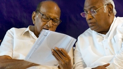 New Delhi, India - June 21, 2022: NCP leader Sharad Pawar, Congress leader Mallikarjun Kharge, during a press conference after the opposition parties meeting to decide candidate for the upcoming presidential election, (HT File Photo) New Delhi, India - June 21, 2022: NCP leader Sharad Pawar, Congress leader Mallikarjun Kharge, during a press conference after the opposition parties meeting to decide candidate for the upcoming presidential election, (HT File Photo)