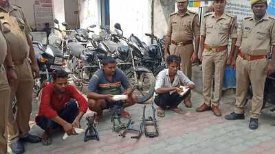 Arrested members of the auto-lifter gang. (HT PHOTO)