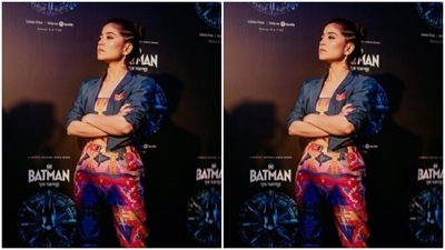 Styled by fashion stylist Pooja Sethi, Shweta wore her tresses into a clean bun and decked up in nude eyeshadow, black eyeliner, black kohl, mascara-laden eyelashes, drawn eyebrows, contoured cheeks and a shade of nude lipstick. (Instagram/@battatawada)