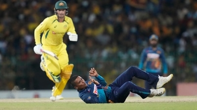 Sri Lanka's Jeffrey Vandersay, bottom, attempts unsuccessfully to field a ball as Australia's Alex Carey runs between wickets during the fifth one-day international cricket match between Australia and Sri Lanka in Colombo, Sri Lanka, Friday, June 24, 2022. (AP)