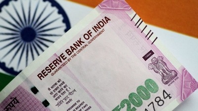 The dollar index, which gauges the greenback's strength against a basket of six currencies, fell 0.25 per cent to 104.17. (REUTERS)