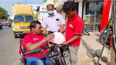 The image posted by the IPS officer about a wheelchair-bound delivery man. (Twitter/@ipskabra)