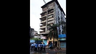 Ulhasnagar residents who have been rendered homeless after building and slab collapse incidents have demanded transit camps within the city. (HT FILE PHOTO FOR REPRESENTATIONAL PURPOSE ONLY)