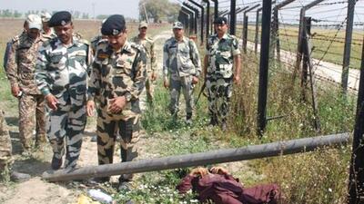 BSF recovered three packets of heroin along with one pistol, one magazine and five rounds near the India-Pakistan border at Bharopal village in Amritsar district on Friday. (HT File/Representative Image)