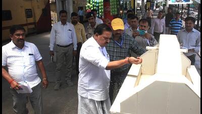 Passenger Amenities Committee chairman PK Krishan Dass during inspection of the Chandigarh railway station. (Sant Arora/HT)