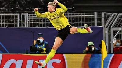 Erling Haaland celebrates a goal for Borussia Dortmund in 2021. The 6’4” bundle of attacking muscle has just been signed by Manchester City. (Getty Images) Erling Haaland celebrates a goal for Borussia Dortmund in 2021. The 6’4” bundle of attacking muscle has just been signed by Manchester City. (Getty Images)