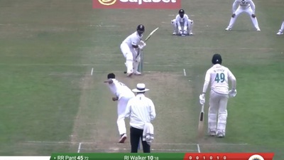 Rishabh Pant got to his fifty with a six off Umesh Yadav