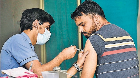 Gurugram, India - June 24, 2022: A health worker administers a dose of Covid-19 vaccine at Poly Clinic, in Sector 31 UPHC, Gurugram, India, on Friday, June 24, 2022. (Photo by Vipin Kumar/ Hindustan Times) (Hindustan Times) Gurugram, India - June 24, 2022: A health worker administers a dose of Covid-19 vaccine at Poly Clinic, in Sector 31 UPHC, Gurugram, India, on Friday, June 24, 2022. (Photo by Vipin Kumar/ Hindustan Times) (Hindustan Times)