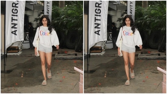 Janhvi paired a white full-sleeved sweatshirt with graphic prints and a pair of denim shorts.(HT Photos/Varinder Chawla)