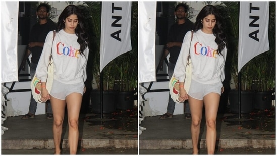 In nude sliders, Janhvi gave her attire a monsoon-friendly look.(HT Photos/Varinder Chawla)