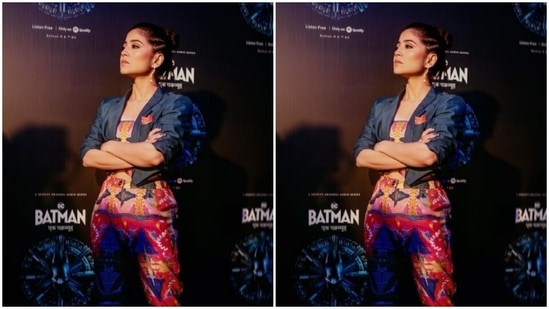 Styled by fashion stylist Pooja Sethi, Shweta wore her tresses into a clean bun and decked up in nude eyeshadow, black eyeliner, black kohl, mascara-laden eyelashes, drawn eyebrows, contoured cheeks and a shade of nude lipstick.(Instagram/@battatawada)