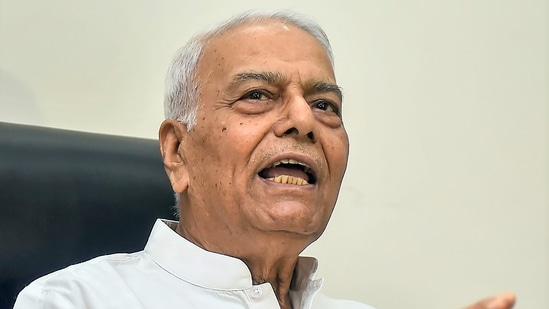 Former union minister Yashwant Sinha addresses a press conference, in New Delhi, Wednesday, June 22, 2022.(PTI) Former union minister Yashwant Sinha addresses a press conference, in New Delhi, Wednesday, June 22, 2022.(PTI)
