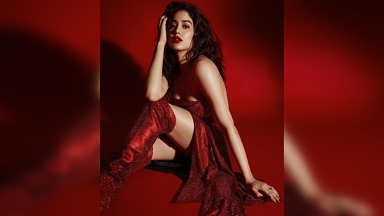 Janhvi Kapoor went for the ballroom-inspired makeup look with bold red glossy lips and subtly tinted eyes.(Instagram/@janhvikapoor)