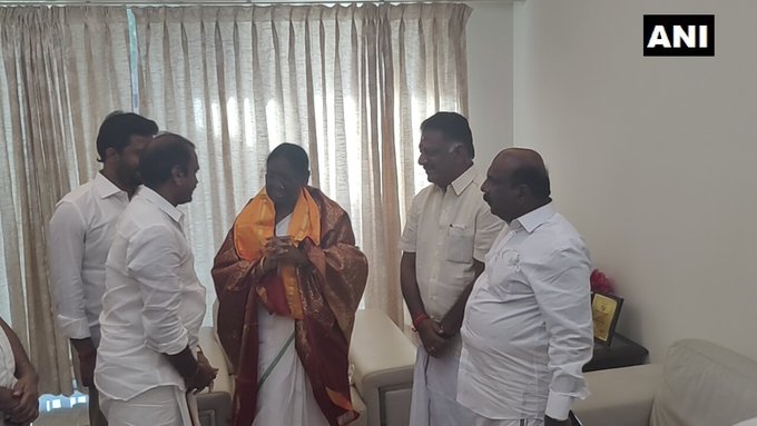 AIADMK leaders O Panneerselvam, P Ravindhranath met NDA's Presidential election candidate Droupadi Murmu in Delhi. AIADMK leaders O Panneerselvam, P Ravindhranath met NDA's Presidential election candidate Droupadi Murmu in Delhi.