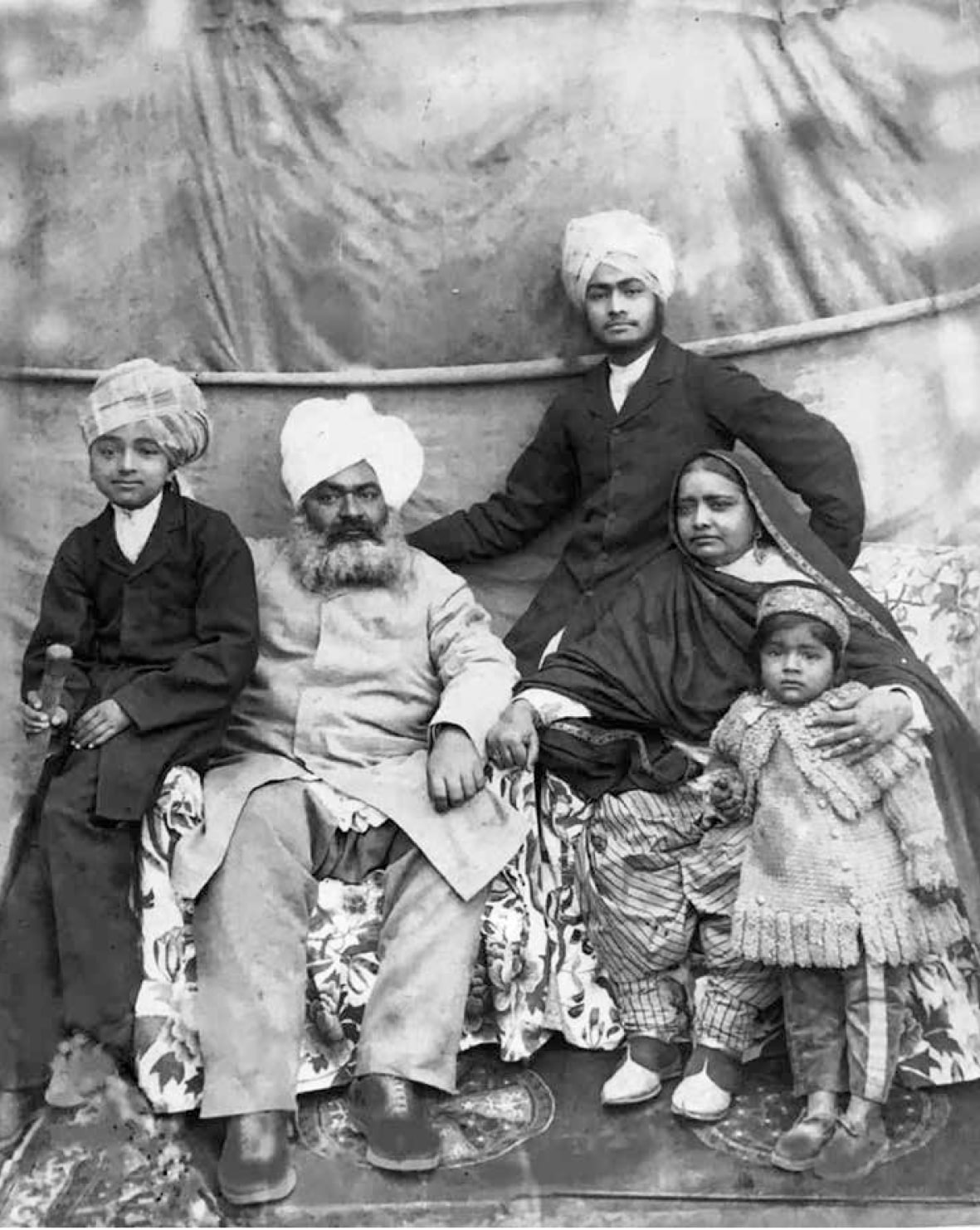 Hardit (left) as a boy in Rawalpindi with his parents and brothers. (Image courtesy Santhya Malik) Hardit (left) as a boy in Rawalpindi with his parents and brothers. (Image courtesy Santhya Malik)