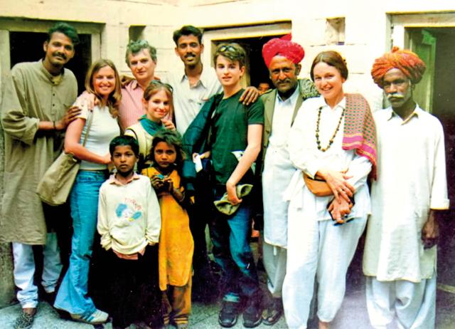 Mame Khan with the film crew in Bikaner Mame Khan with the film crew in Bikaner