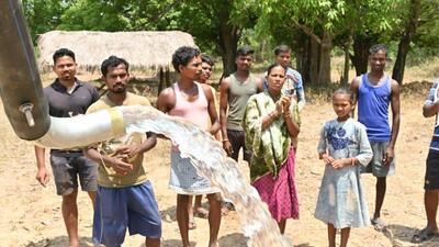 There was jubilation when the villagers at Orchha in Chhattisgarh’s Abujhmad region saw water coming from the newly laid pipes connected to the first borewell of their village. (Sourced)