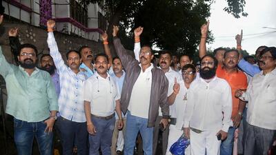 The protesting Shiv Sainiks burnt effigies of Eknath Shinde and other rebel MLAs. (PTI) The protesting Shiv Sainiks burnt effigies of Eknath Shinde and other rebel MLAs. (PTI)