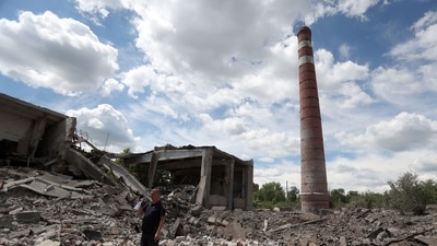  A rescuer stands amid rubbles following the destruction of a heating system plant after a Russian missile attack in Kostyantynivka, in Donetsk region. (AFP) A rescuer stands amid rubbles following the destruction of a heating system plant after a Russian missile attack in Kostyantynivka, in Donetsk region. (AFP)