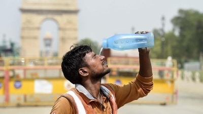 Health conditions of outdoor workers were also found to deteriorate because of extreme temperatures in both summer and winter, the IIT study found. (HT Photo) Health conditions of outdoor workers were also found to deteriorate because of extreme temperatures in both summer and winter, the IIT study found. (HT Photo)