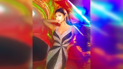Mouni Roy amped up the look with statement jewellery and abundant grace and elegance. (Instagram/@imouniroy) Mouni Roy amped up the look with statement jewellery and abundant grace and elegance. (Instagram/@imouniroy)