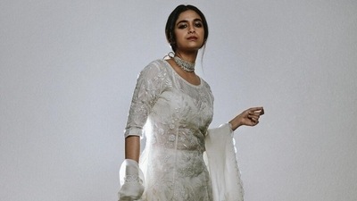 Actor Keerthy Suresh has been keeping busy with the promotions of her film Vaashi also starring Tovino Thomas. However, the packed schedule is not stopping the star from delivering one voguish sartorial moment after another. Though the star is known for trying her hands at different silhouettes, she is always in her element while wearing traditional fits. And her Vaashi promotional looks are proof of the same. Even her latest look in an embroidered ivory suit set will sweep you off your feet. (Instagram) Actor Keerthy Suresh has been keeping busy with the promotions of her film Vaashi also starring Tovino Thomas. However, the packed schedule is not stopping the star from delivering one voguish sartorial moment after another. Though the star is known for trying her hands at different silhouettes, she is always in her element while wearing traditional fits. And her Vaashi promotional looks are proof of the same. Even her latest look in an embroidered ivory suit set will sweep you off your feet. (Instagram)