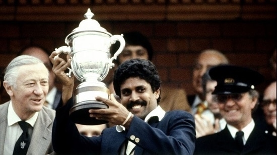 Sachin Tendulkar shared this image showing Kapil Dev lifting the trophy after India's 1983 World Cup win.(Instagram/@sachintendulkar) Sachin Tendulkar shared this image showing Kapil Dev lifting the trophy after India's 1983 World Cup win.(Instagram/@sachintendulkar)