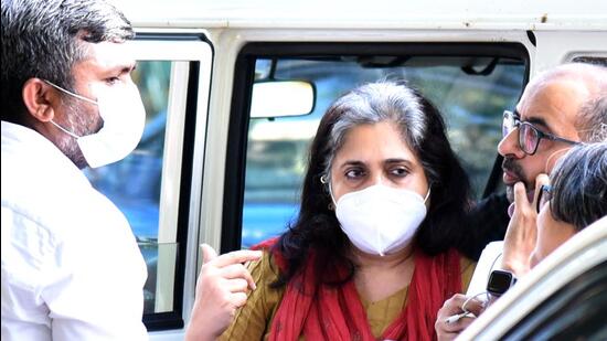 Gujarat police detained activist Teesta Setalvad and former state DGP RB Sreekumar from their residences in Juhu and Gandhinagar respectively on Saturday. (HT PHOTO)