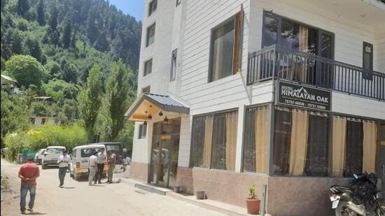 Hotel Himalayan Oak in Shuru village, 7km from Manali, where the firing incident took place on Friday. The Delhi man had used two countrymade pistols to kill wife’s friend in Manali, the police said. (HT Photo)