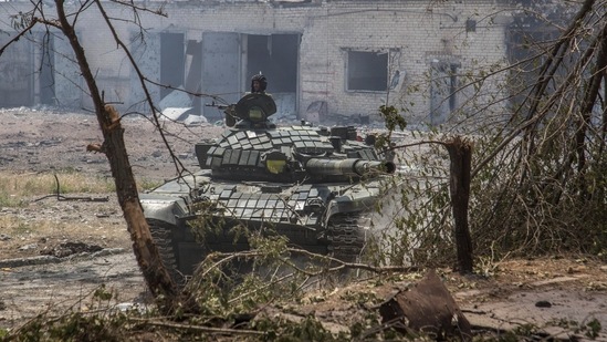 A Ukrainian tank is in position during heavy fighting on the front line in Severodonetsk, the Luhansk region, Ukraine.(AP)