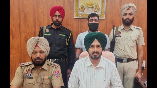 The 31-year-old man who was arrested with 2-kg heroin two days ago in STF custody. (HT Photo)