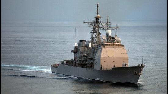 The guided missile cruiser USS Port Royal sails through the Pacific Ocean on December 13, 2005. (REUTERS/FILE)