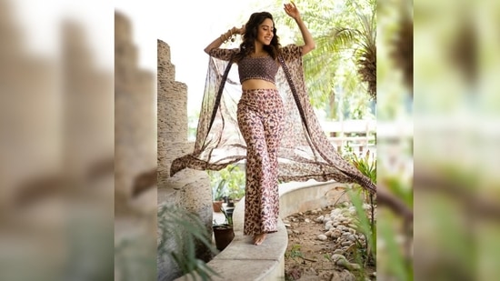 The stylist behind this perfect summer look of Nushrratt Bharuccha is Nidhi Jeswani.(Instagram/@nushrrattbharuccha)