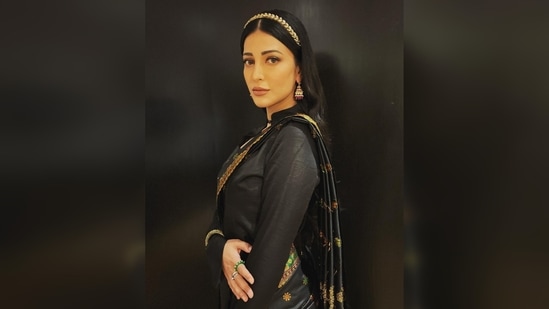 Shruti Haasan accessorised her look with bangles, jhumkas and a golden hair band.(Instagram/@shrutzhaasan)