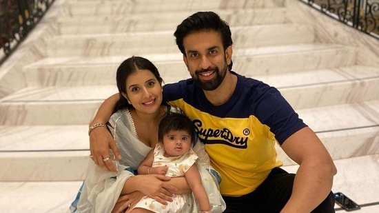 Charu Asopa with Rajeev Sen and Ziana Sen.&nbsp;