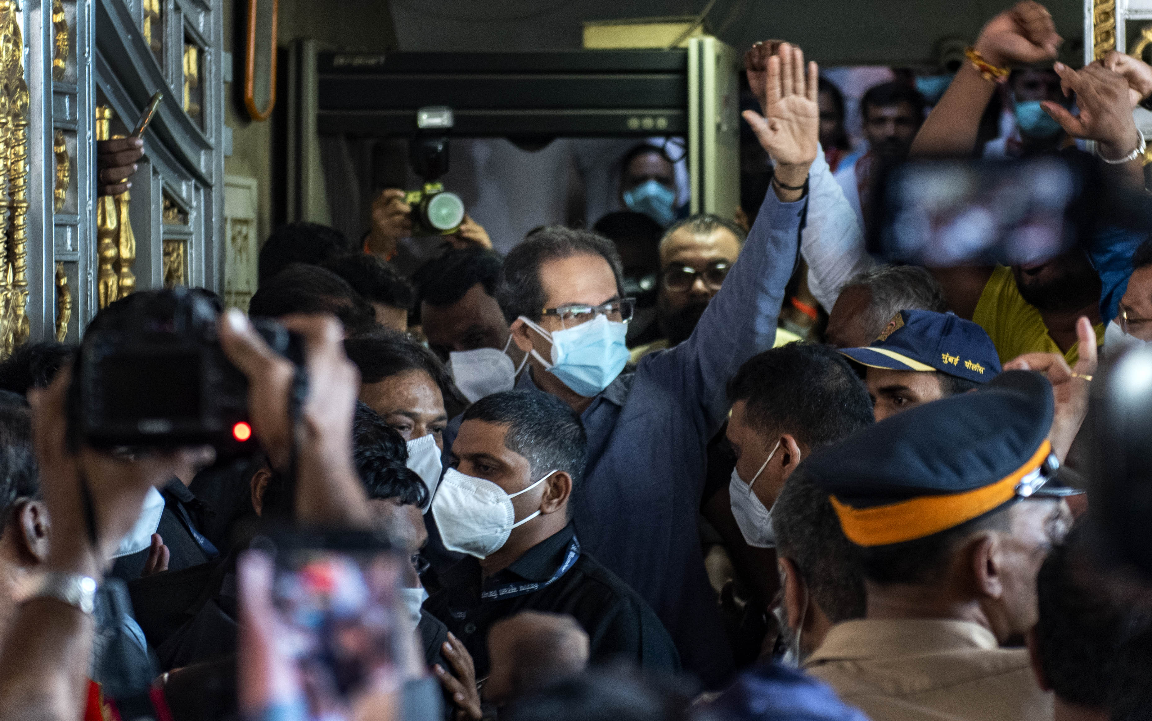 Maharashtra chief minister Uddhav Thackeray outside Sena Bhavan in Mumbai on June 25, 2022. (Satish Bate/HT photo) Maharashtra chief minister Uddhav Thackeray outside Sena Bhavan in Mumbai on June 25, 2022. (Satish Bate/HT photo)