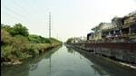 A view of an open drain at Sector 34. There are 102 major drains across Noida. (Sunil Ghosh/ HT) A view of an open drain at Sector 34. There are 102 major drains across Noida. (Sunil Ghosh/ HT)