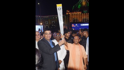 Chief Minister Yogi Adityanath handing over the Torch Relay of the 44th Chess Olympiad to Indian chess Grandmaster Viswanathan Anand during an event, in Lucknow on Sunday. (DEEPAK GUPA/HT PHOTO)